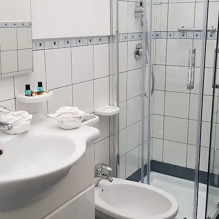 Flora Bed & Breakfast 3*